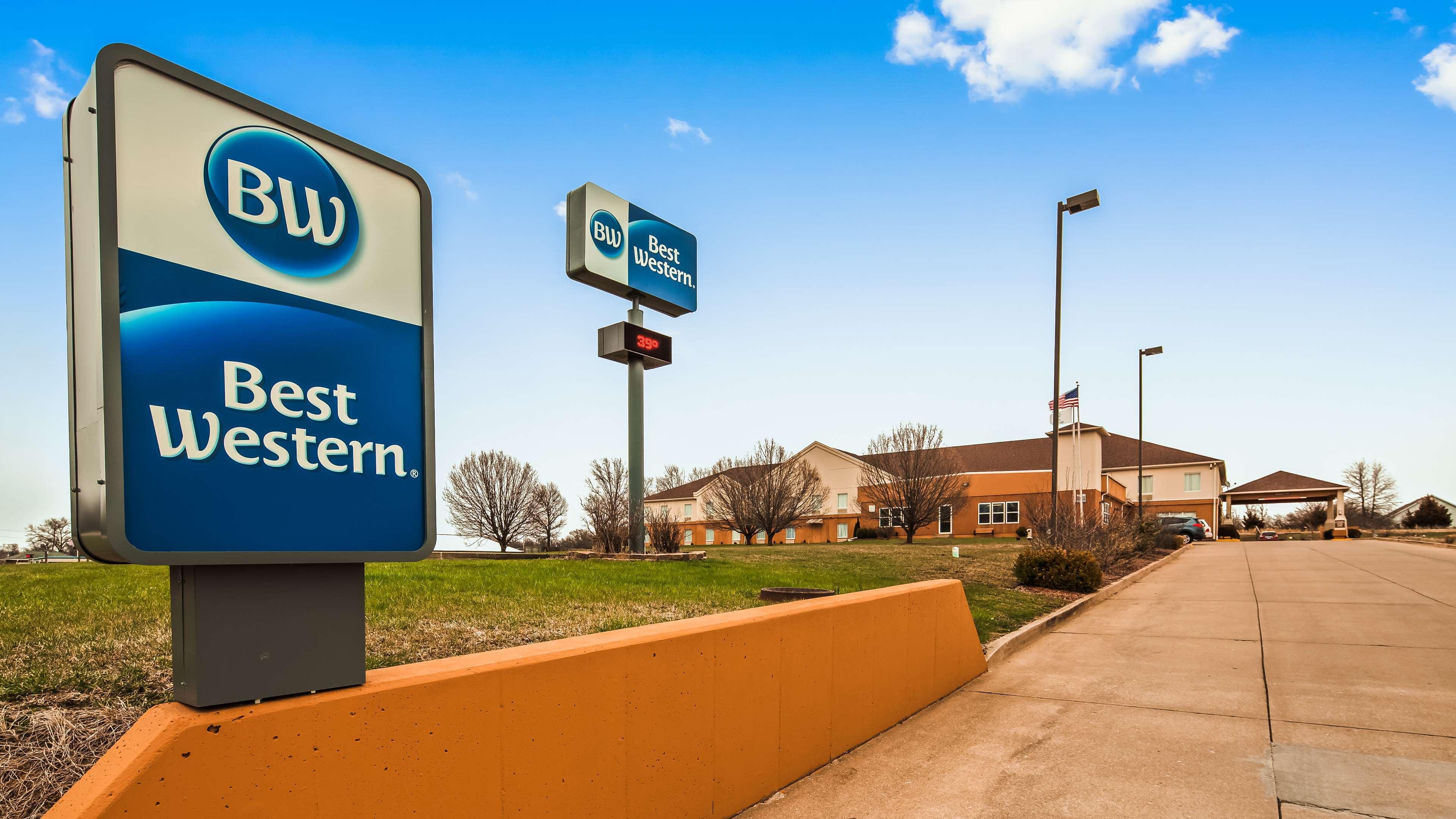 Best Western Teal Lake Inn Mexico Exterior photo