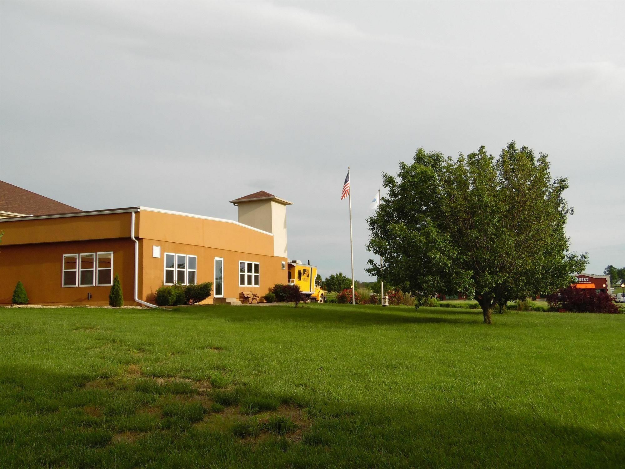 Best Western Teal Lake Inn Mexico Exterior photo